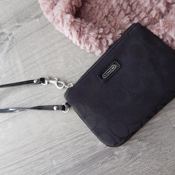 Coach / wristlet - Picture 2 of 4
